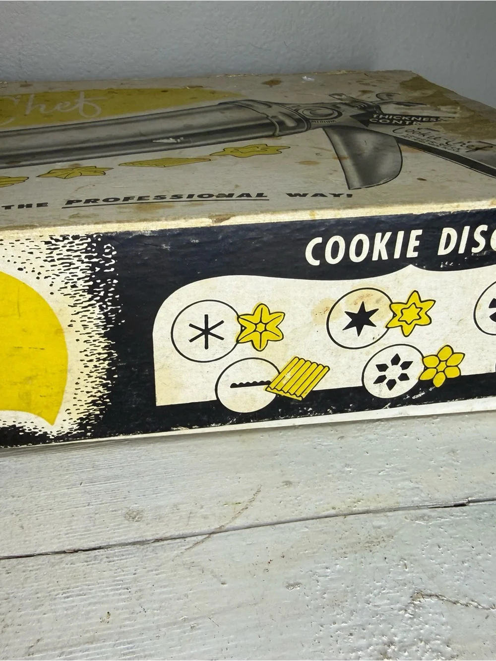 Vintage Cookie Chef Trigger Quick Cookie Press w/11 Discs In Orig Box & Recipes